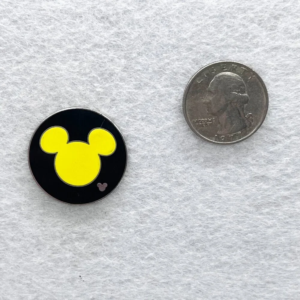 🔮 5/$25‎ Disney Yellow Mickey Mouse Icon Pin